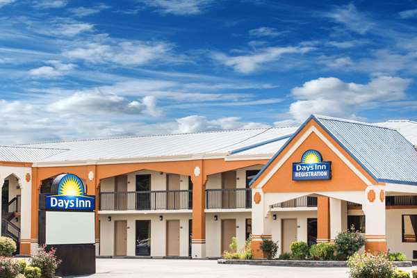 Days Inn by Wyndham Athens in Athens, Tennessee, United States