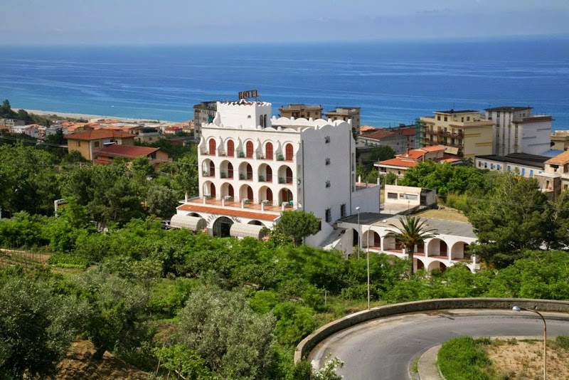 Hotel Alhambra in Paola, Italy