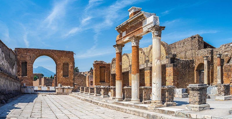 Hotel Costantinopoli 104 in Naples, Italy