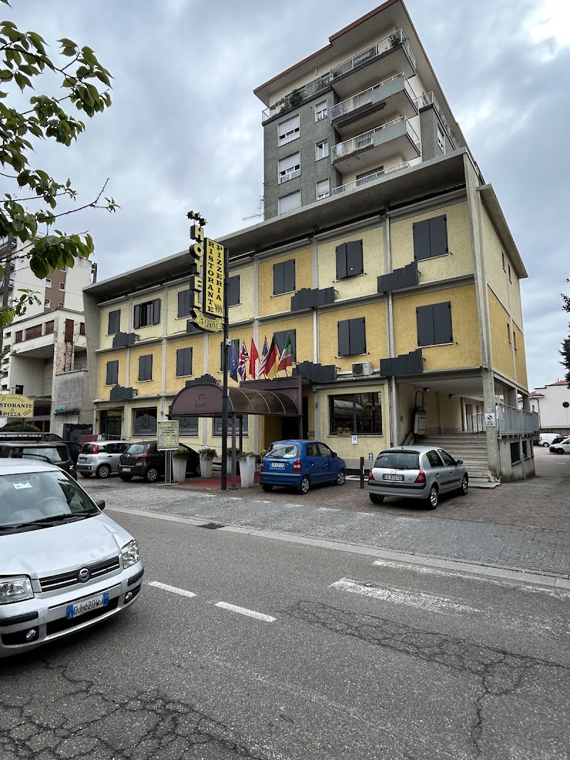 Hotel Tre Leoni in Somma Lombardo, Italy