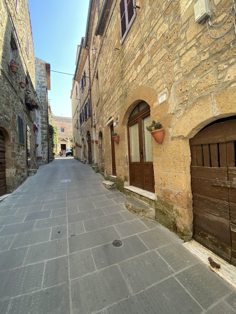 La Casa degli Archi** in Sermoneta, Italy