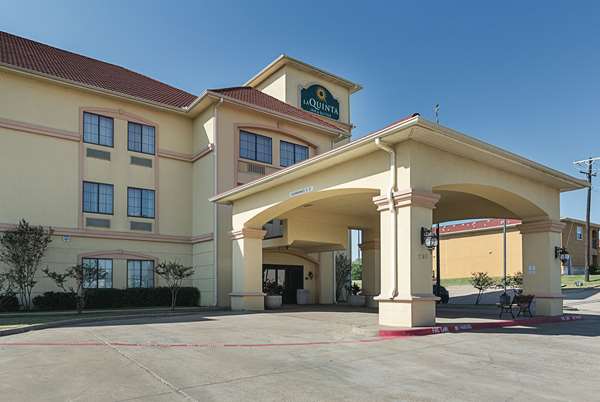 La Quinta Inn & Suites by Wyndham Alvarado in Alvarado, Texas, United States