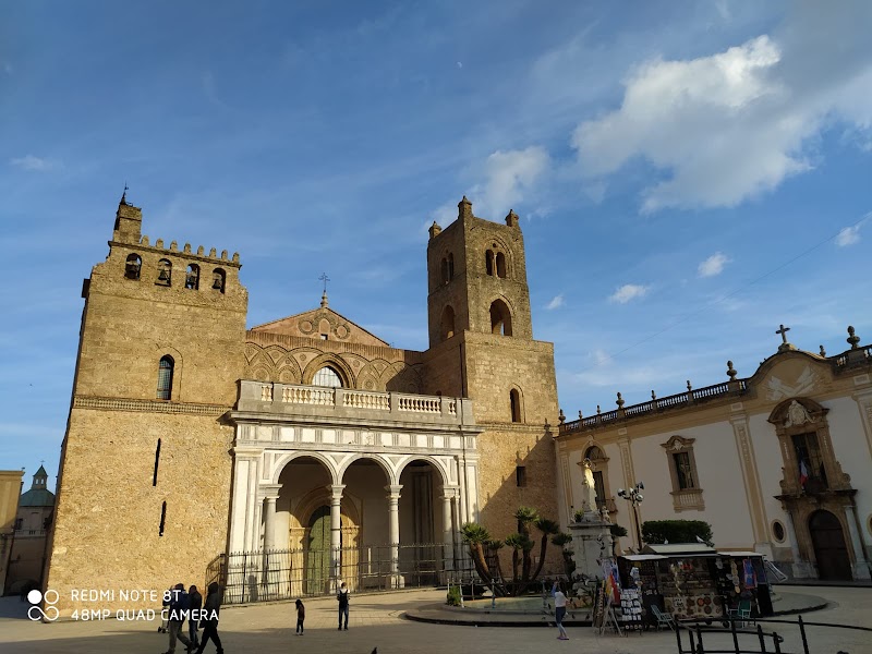Opera Boutique Rooms in Monreale, Italy