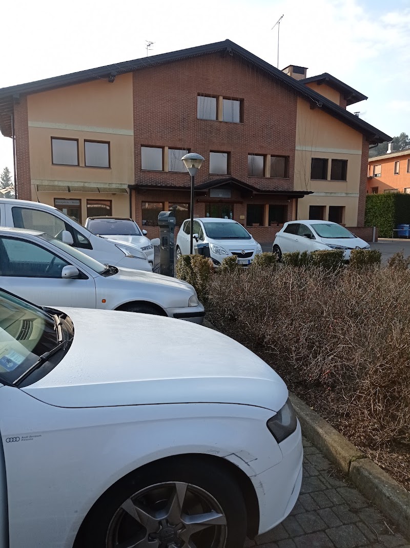 Orange Motel in Vergiate, Italy