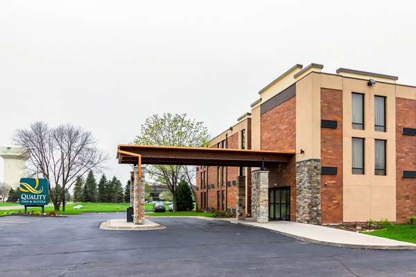 Quality Inn & Suites Arden Hills - Saint Paul North in Arden Hills, Minnesota, United States