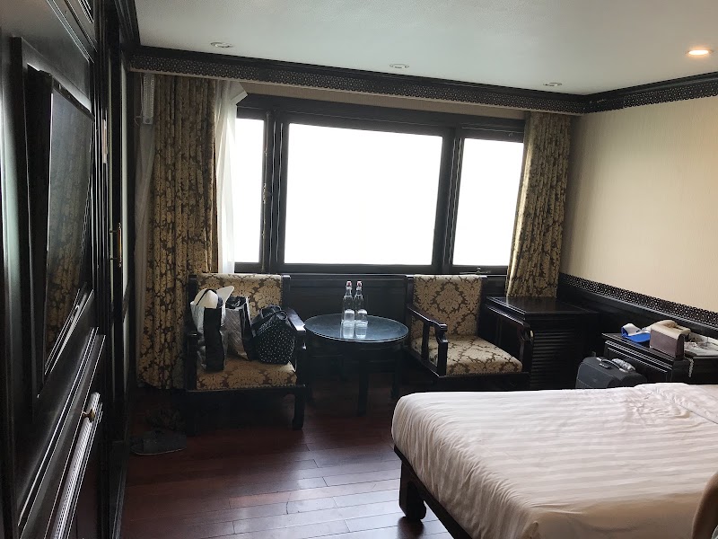 Starlight Cruise in Ha Long, Vietnam