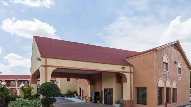 Super 8 by Wyndham Athens TX in Athens, Texas, United States