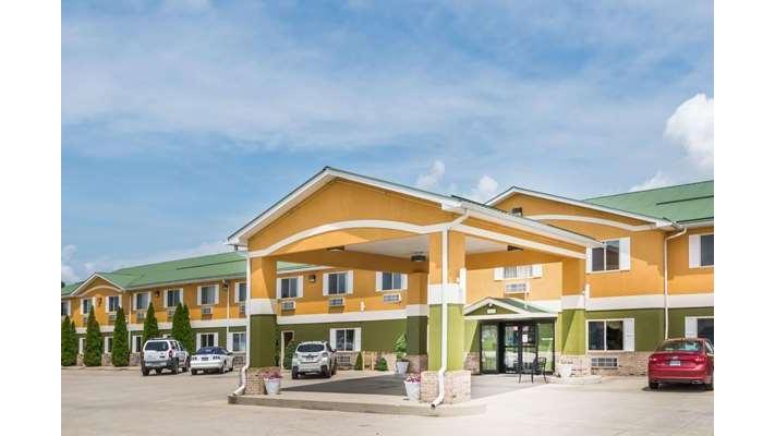 Super 8 by Wyndham Bedford in Bedford, Indiana, United States