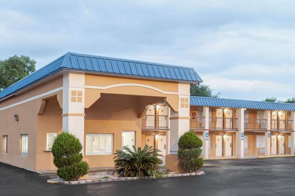 Super 8 by Wyndham Port Royal/Beaufort in Beaufort, South Carolina, United States