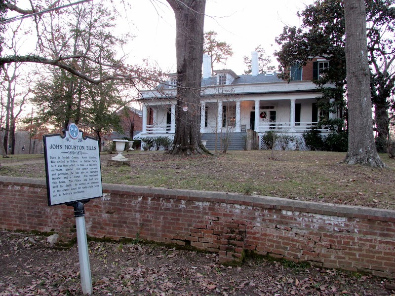 The Pillars Inn in Bolivar, Tennessee, United States