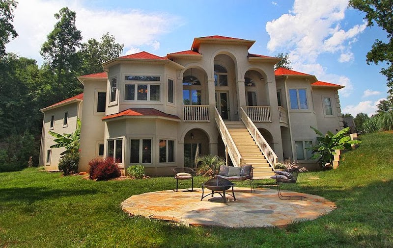 The Villa at Waters Edge in Belmont, North Carolina, United States
