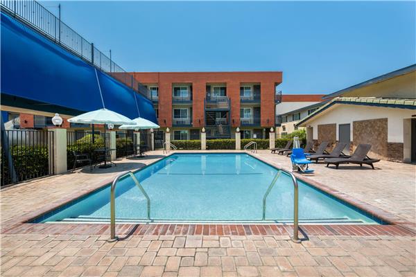 Travelodge Inn & Suites by Wyndham Anaheim on Disneyland Dr in Anaheim, California, United States