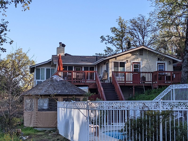 A Bed of Roses in Oakhurst, California, United States