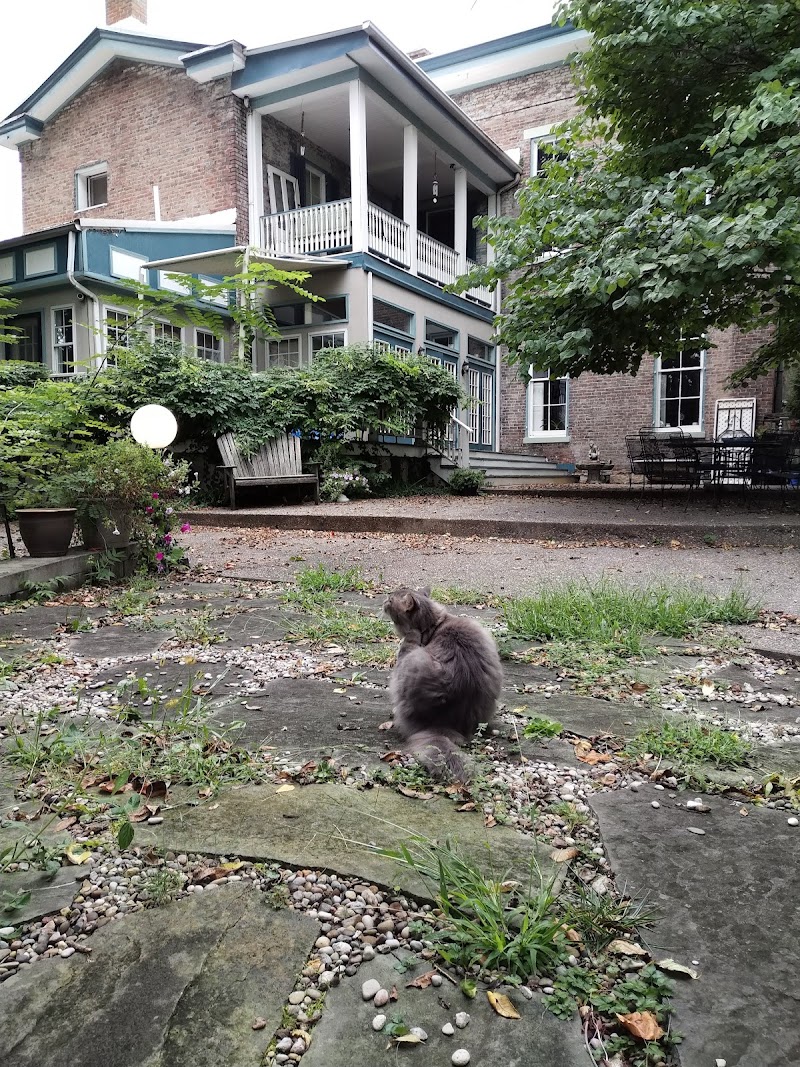 Admiral Bicknell Inn in Floyds Knobs, Indiana, United States