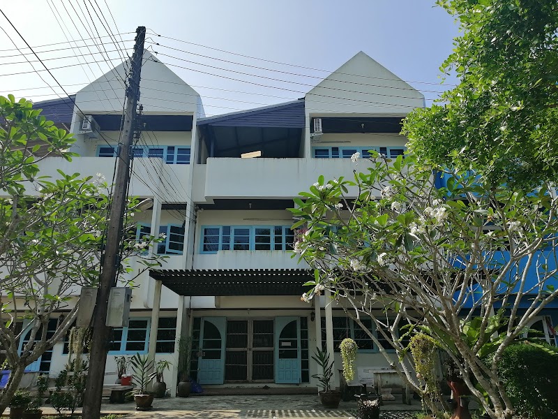 Albatross Guesthouse Thungwualaen Beach in Chumphon, Thailand