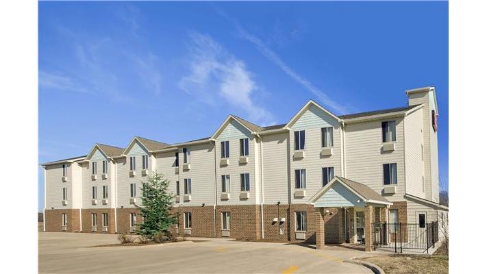 Baymont by Wyndham Jacksonville in Jacksonville, Illinois, United States