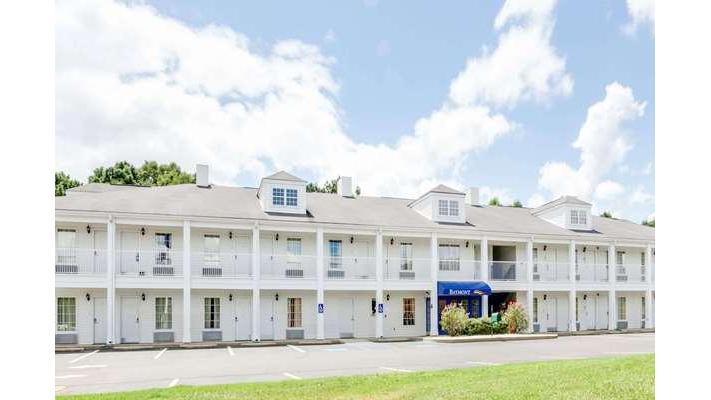 Baymont by Wyndham Ozark in Ozark, Alabama, United States