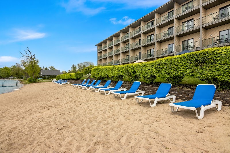 Beachfront Hotel Houghton Lake in Houghton Lake, Michigan, United States