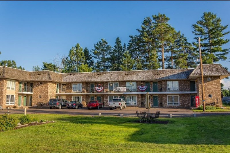 Budget Host Cloverland Motel in Ironwood, Michigan, United States