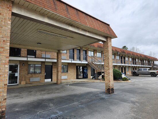Budget Host Inn Henderson in Henderson, North Carolina, United States