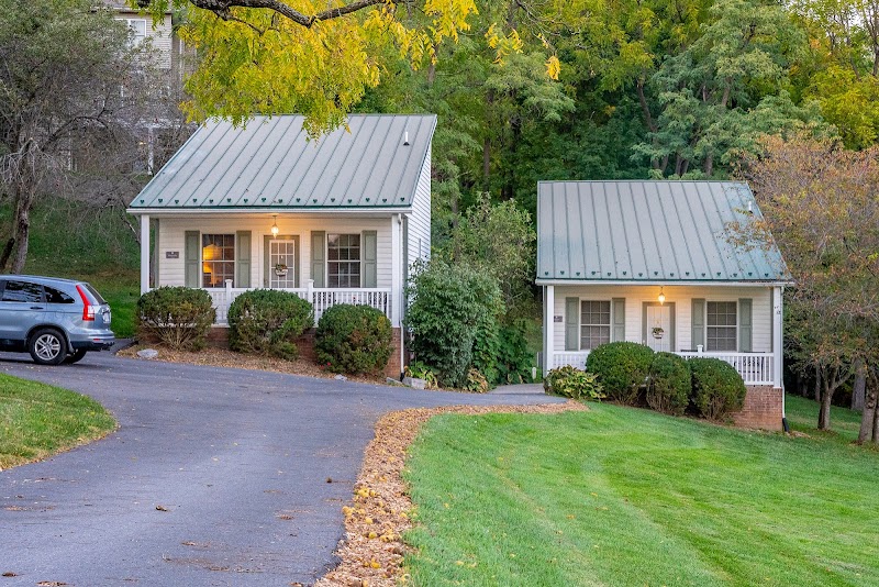 By the Side of the Road Getaway Lodging in Harrisonburg, Virginia, United States