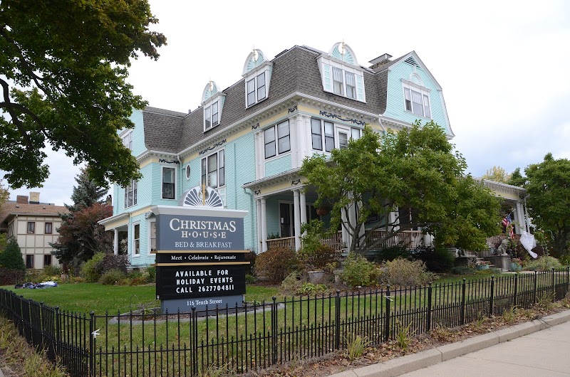 Christmas House Bed & Breakfast in Racine, Wisconsin, United States