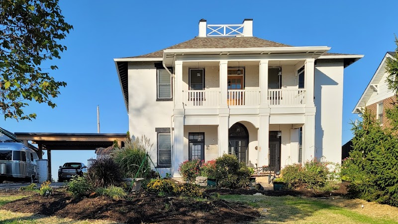 Cliff Manor Inn in Jefferson City, Missouri, United States