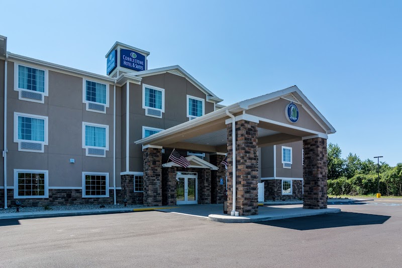 Cobblestone Hotel & Suites - Connellsville in California, Pennsylvania, United States