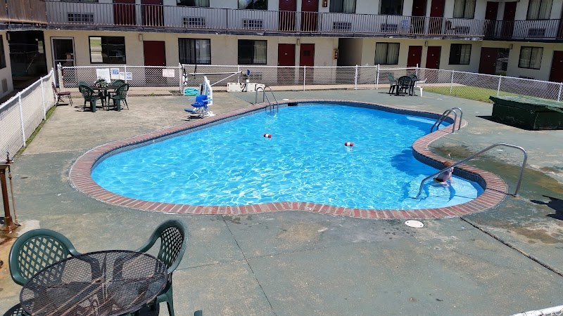 Colonial Inn in Jackson, Michigan, United States