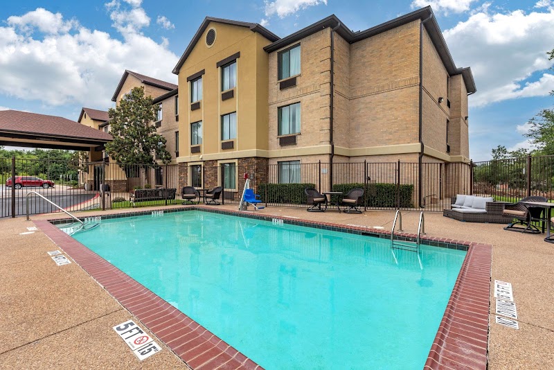 Comfort Inn & Suites Mansfield in Grand Prairie, Texas, United States