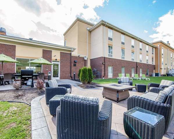 Comfort Suites Marietta-Parkersburg in Marietta, Ohio, United States