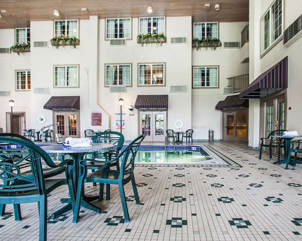 Comfort Suites Milwaukee Airport in Oak Creek, Wisconsin, United States