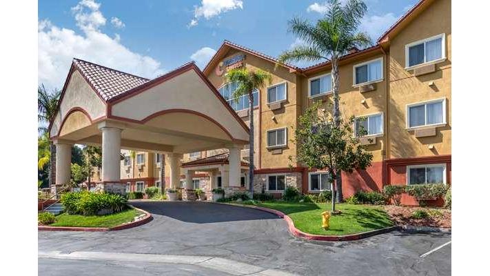 Comfort Suites Near Six Flags Magic Mountain in Santa Clarita, California, United States