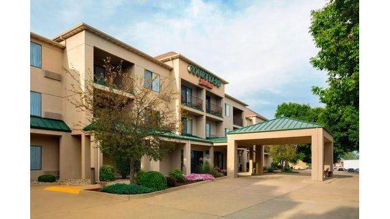 Courtyard by Marriott Champaign in Champaign, Illinois, United States