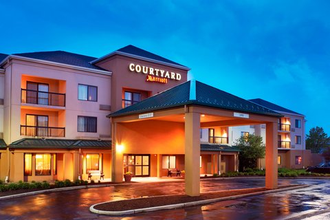 Courtyard by Marriott Cleveland Airport North in North Olmsted, Ohio, United States