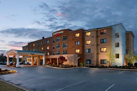 Courtyard by Marriott Jackson in Jackson, Tennessee, United States