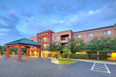 Courtyard by Marriott Manchester-Boston Regional Airport in Manchester, New Hampshire, United States