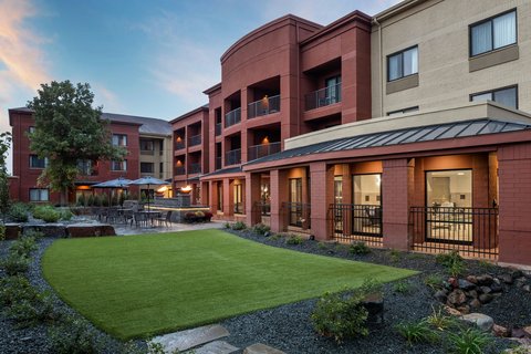Courtyard by Marriott Minneapolis St. Paul/Roseville in Roseville, Minnesota, United States