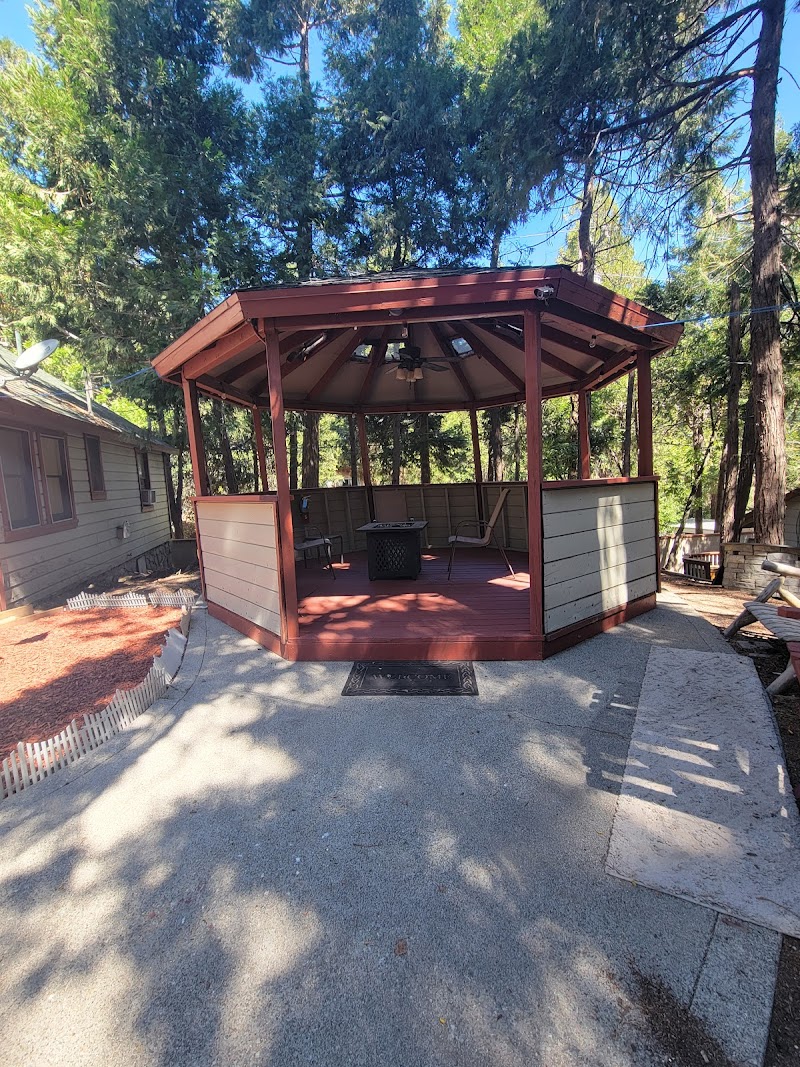 Crest Lodge Historic Mountain Inn in Crestline, California, United States