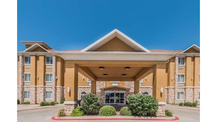 Days Inn & Suites by Wyndham Cleburne TX in Cleburne, Texas, United States