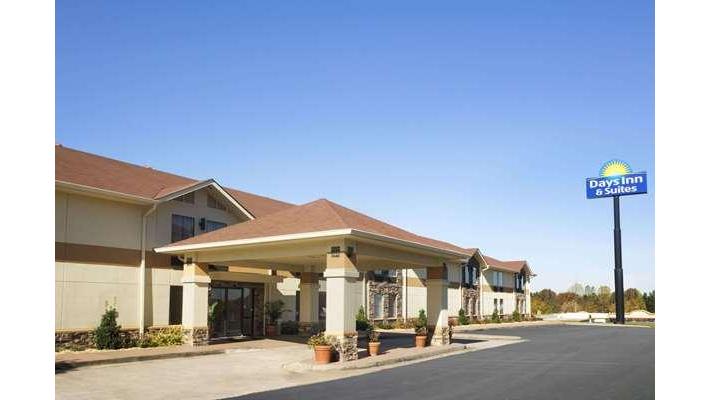 Days Inn & Suites by Wyndham Commerce in Commerce, Georgia, United States