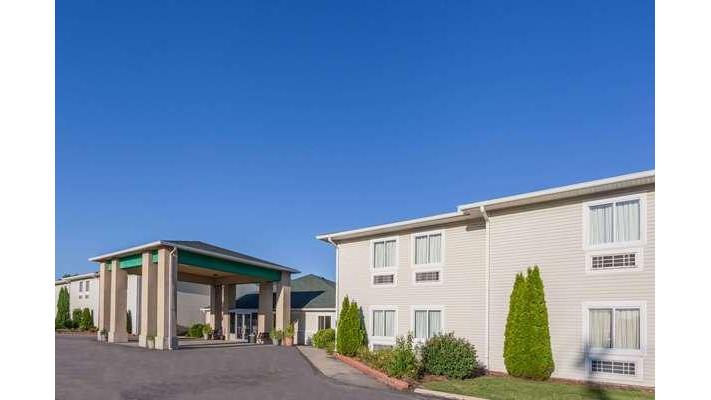 Days Inn & Suites by Wyndham Dundee in Dundee, Michigan, United States