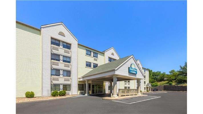 Days Inn & Suites by Wyndham Kansas City South in Kansas City, Missouri, United States
