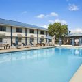 Days Inn & Suites by Wyndham Laredo