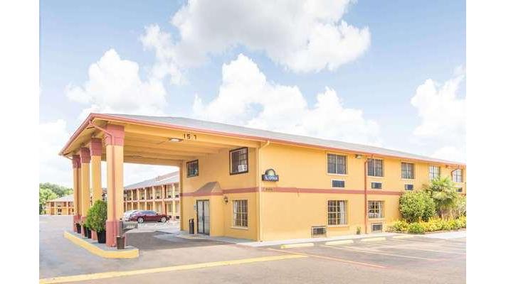 Days Inn & Suites by Wyndham Marshall in Marshall, Texas, United States