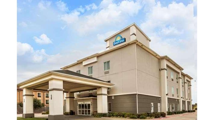 Days Inn & Suites by Wyndham Mineral Wells in Mineral Wells, Texas, United States