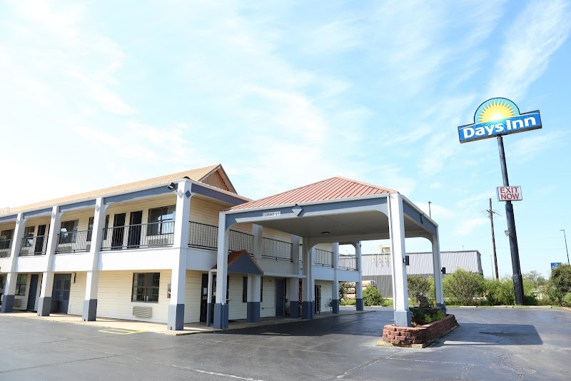 Days Inn & Suites by Wyndham Monroe in Monroe, Michigan, United States