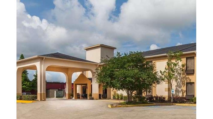 Days Inn & Suites by Wyndham New Iberia in New Iberia, Louisiana, United States