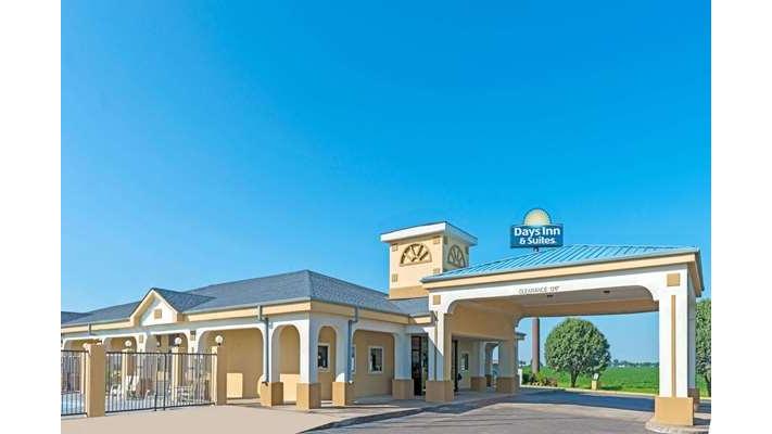 Days Inn & Suites by Wyndham Osceola in Osceola, Arkansas, United States