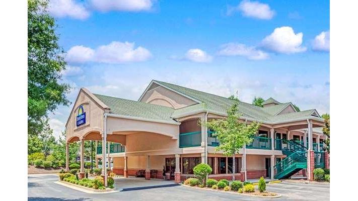Days Inn & Suites by Wyndham Peachtree City in Peachtree City, Georgia, United States